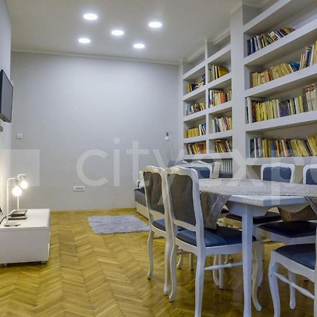 Downtown Apartment In Walk Zone With 3 Bedrooms And Garage Novi Sad Eksteriør billede