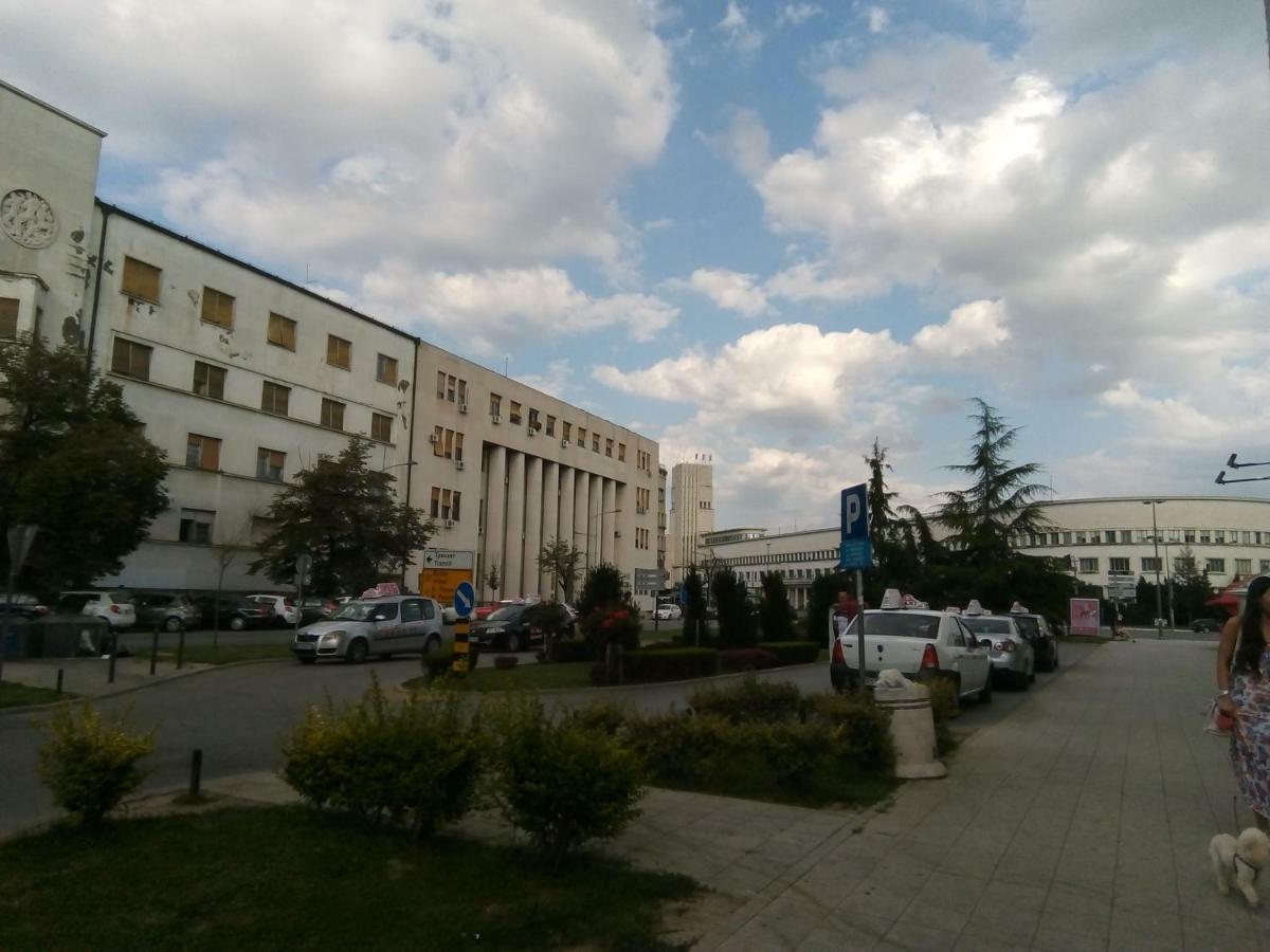 Downtown Apartment In Walk Zone With 3 Bedrooms And Garage Novi Sad Eksteriør billede