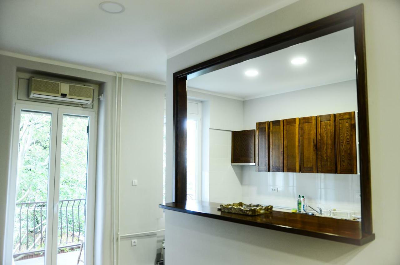 Downtown Apartment In Walk Zone With 3 Bedrooms And Garage Novi Sad Eksteriør billede
