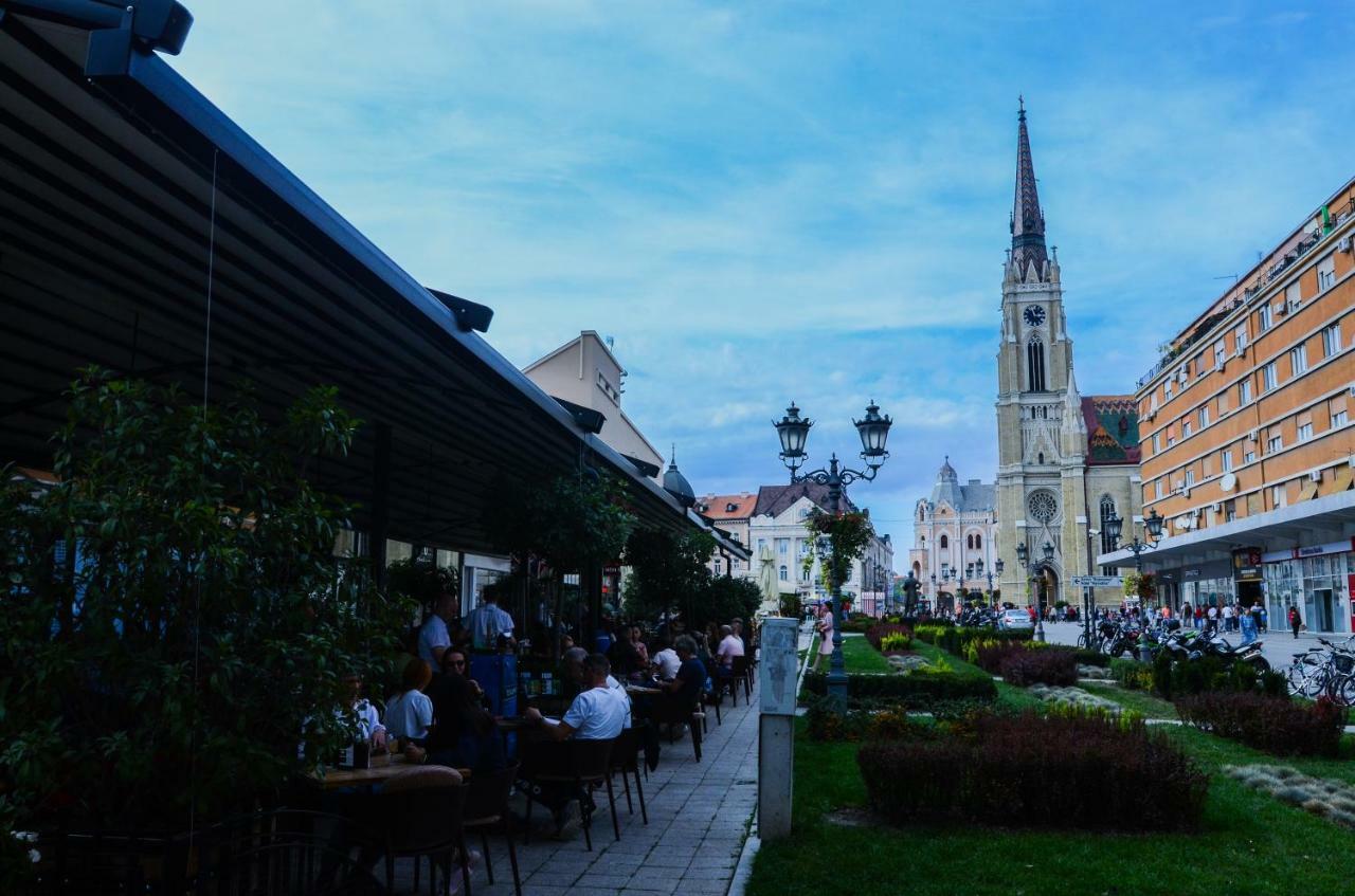 Downtown Apartment In Walk Zone With 3 Bedrooms And Garage Novi Sad Eksteriør billede